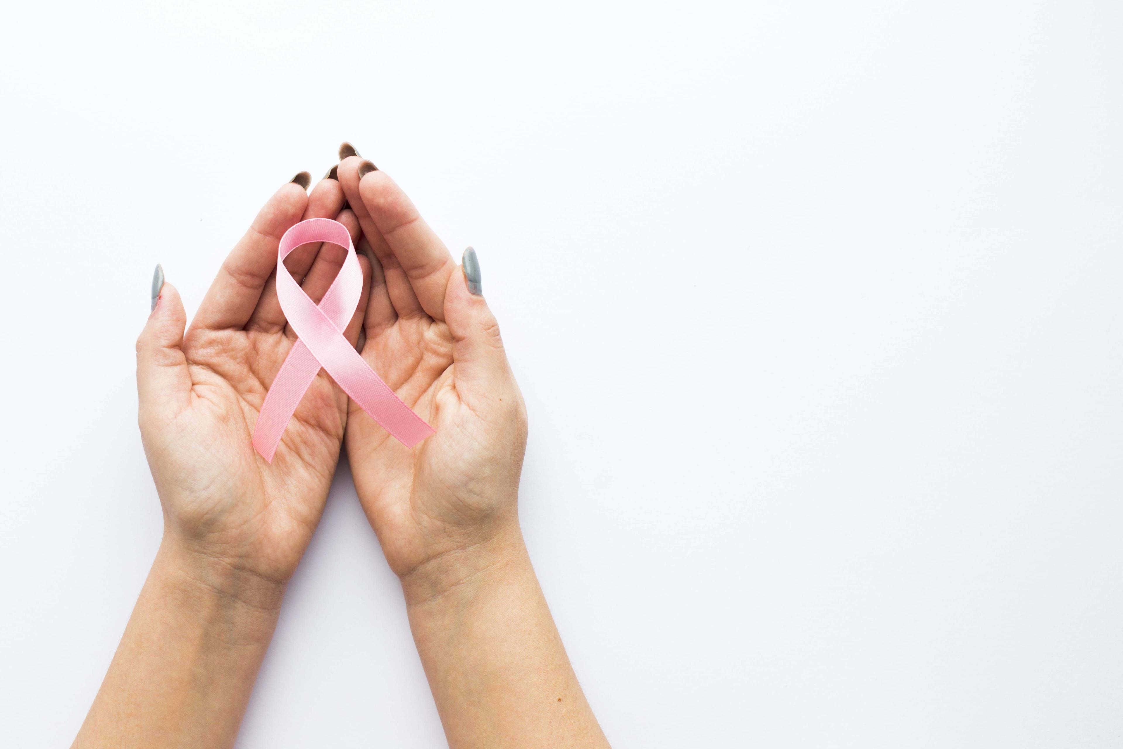 स्तनाच्या कर्करोगाची लक्षणे: स्तनाच्या कर्करोगाची 10 सामान्य चिन्हे