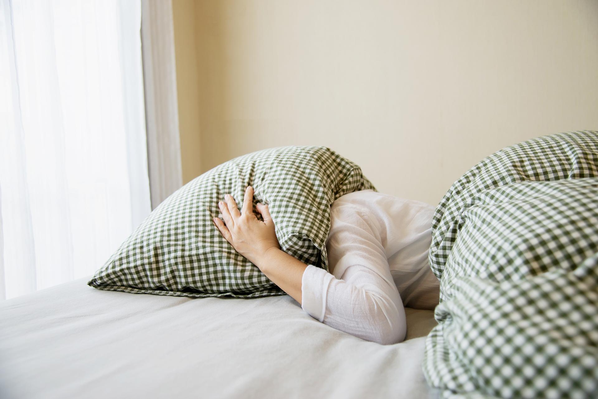 झोपेचे विकार: कारणे, प्रकार, घरगुती उपचार, निदान