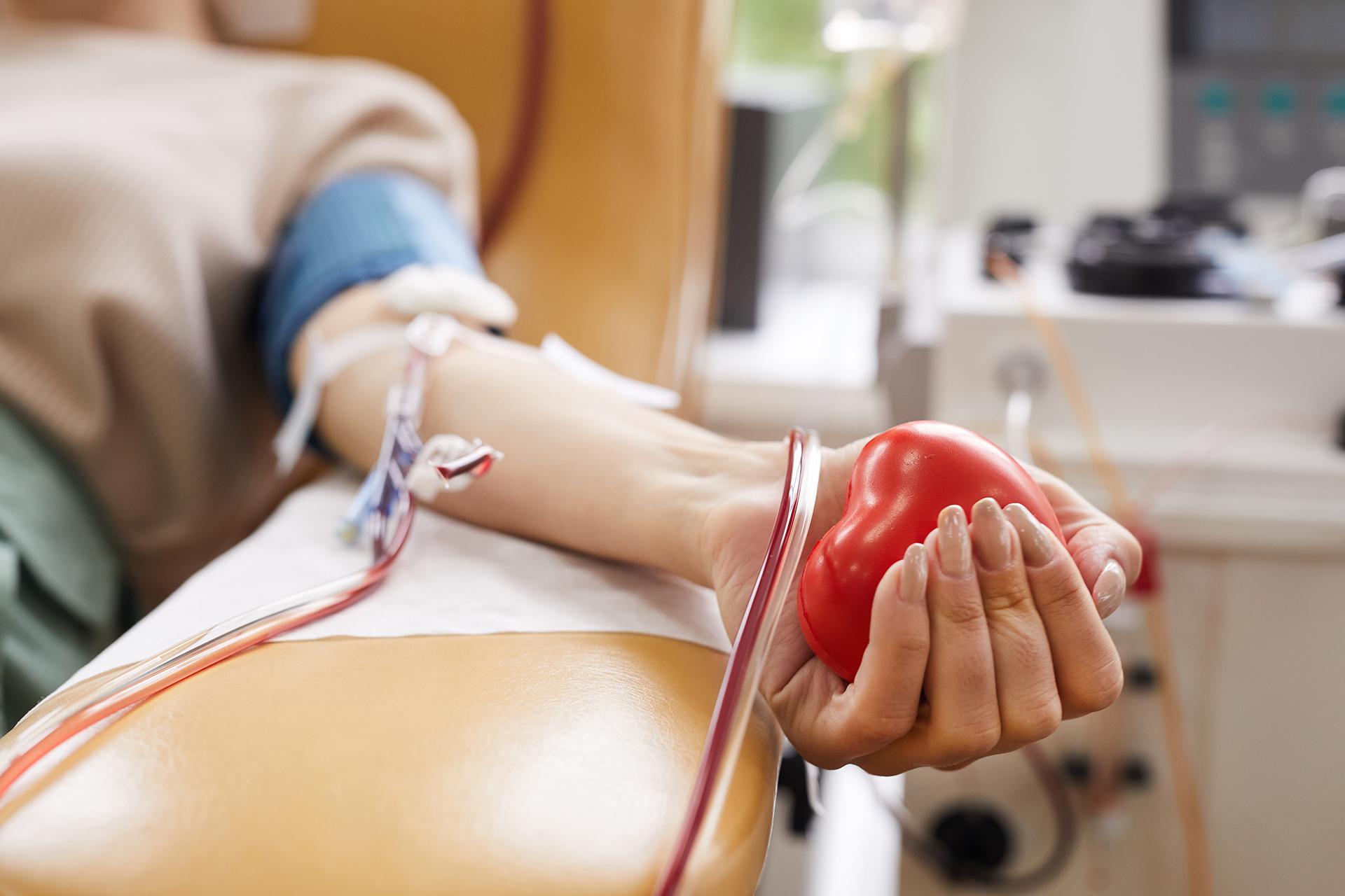 हा जागतिक रक्तदाता दिन, रक्त द्या आणि जीव वाचवा. येथे का आणि कसे आहे