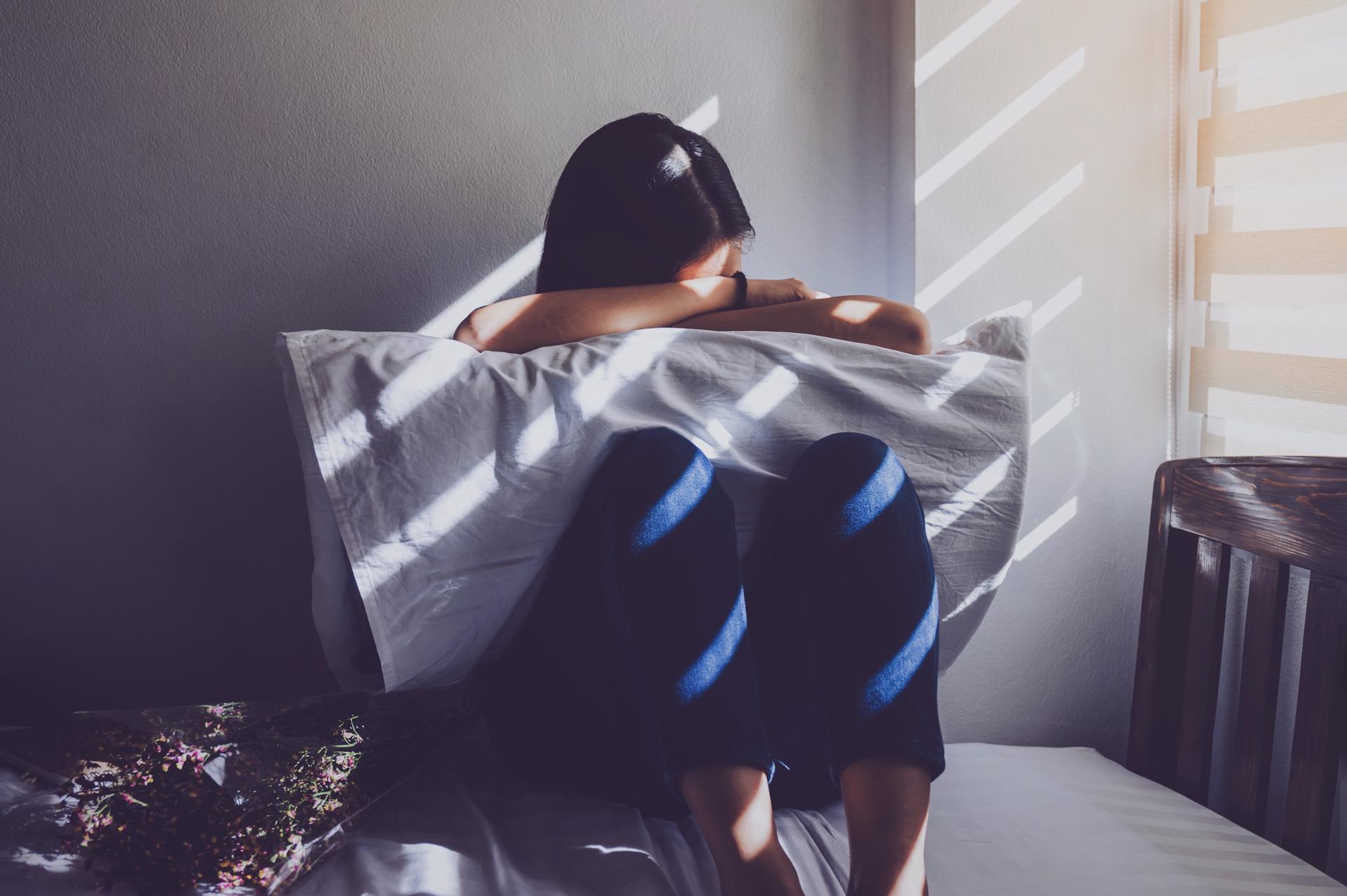 नैराश्याचा सामना कसा करावा: 8 प्रभावी रणनीती ज्या तुम्हाला नैराश्याशी लढण्यात मदत करू शकतात