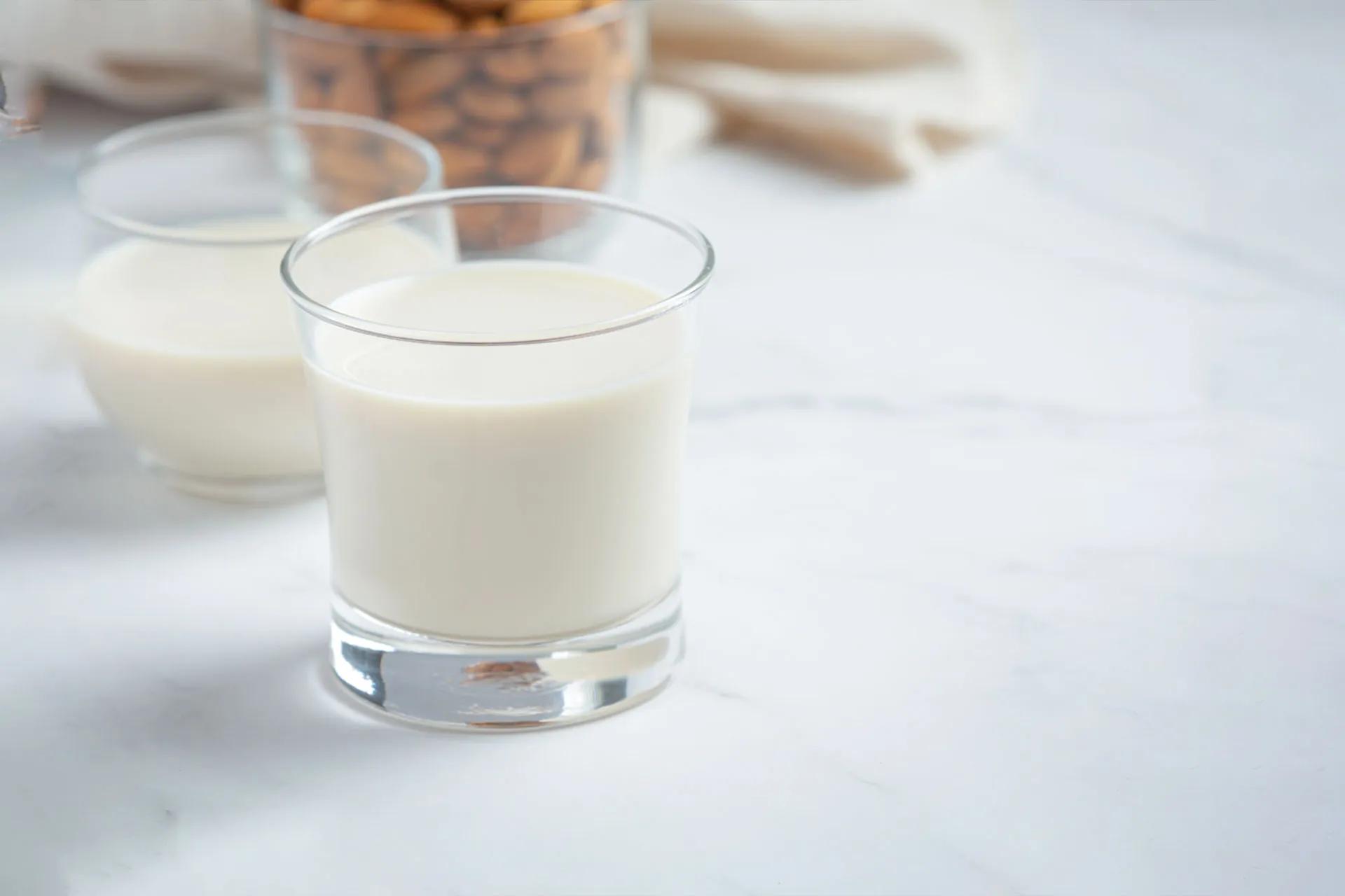 दूध प्रथिने अलग करा: काय आहे, फायदे आणि शिफारसी