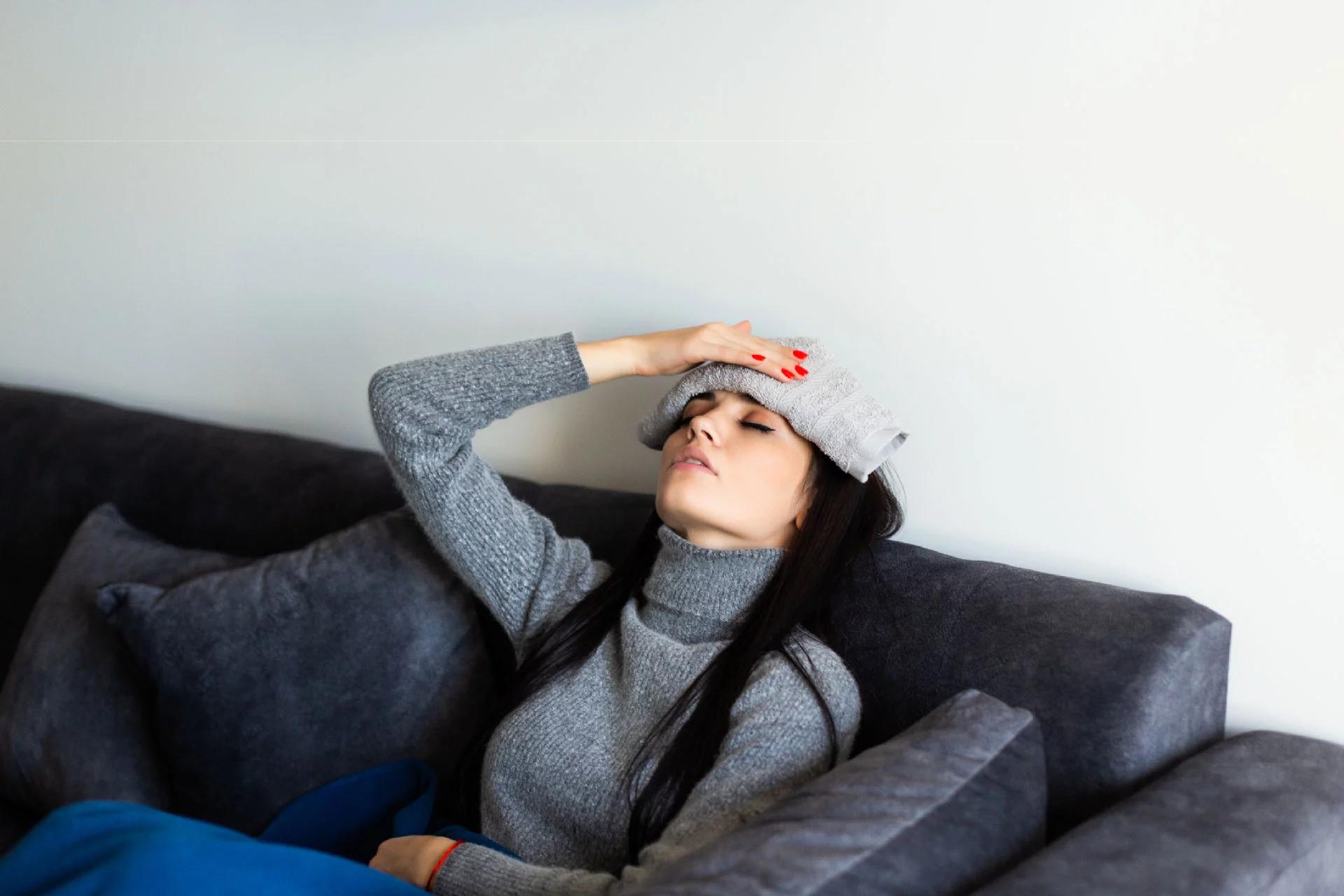 सर्दियों में सिरदर्द: प्रमुख कारण और 8 महत्वपूर्ण उपचार