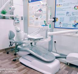 Aesthetik Dentz Dental Clinic, Santacruz East, Mumbai image-0