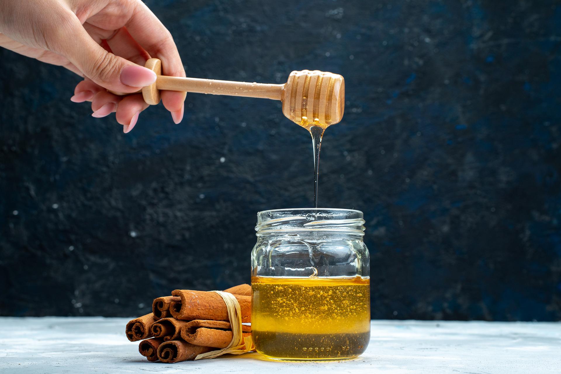 Golden Elixir: A Look at the Nutritional Values of Honey and Its Health Benefits