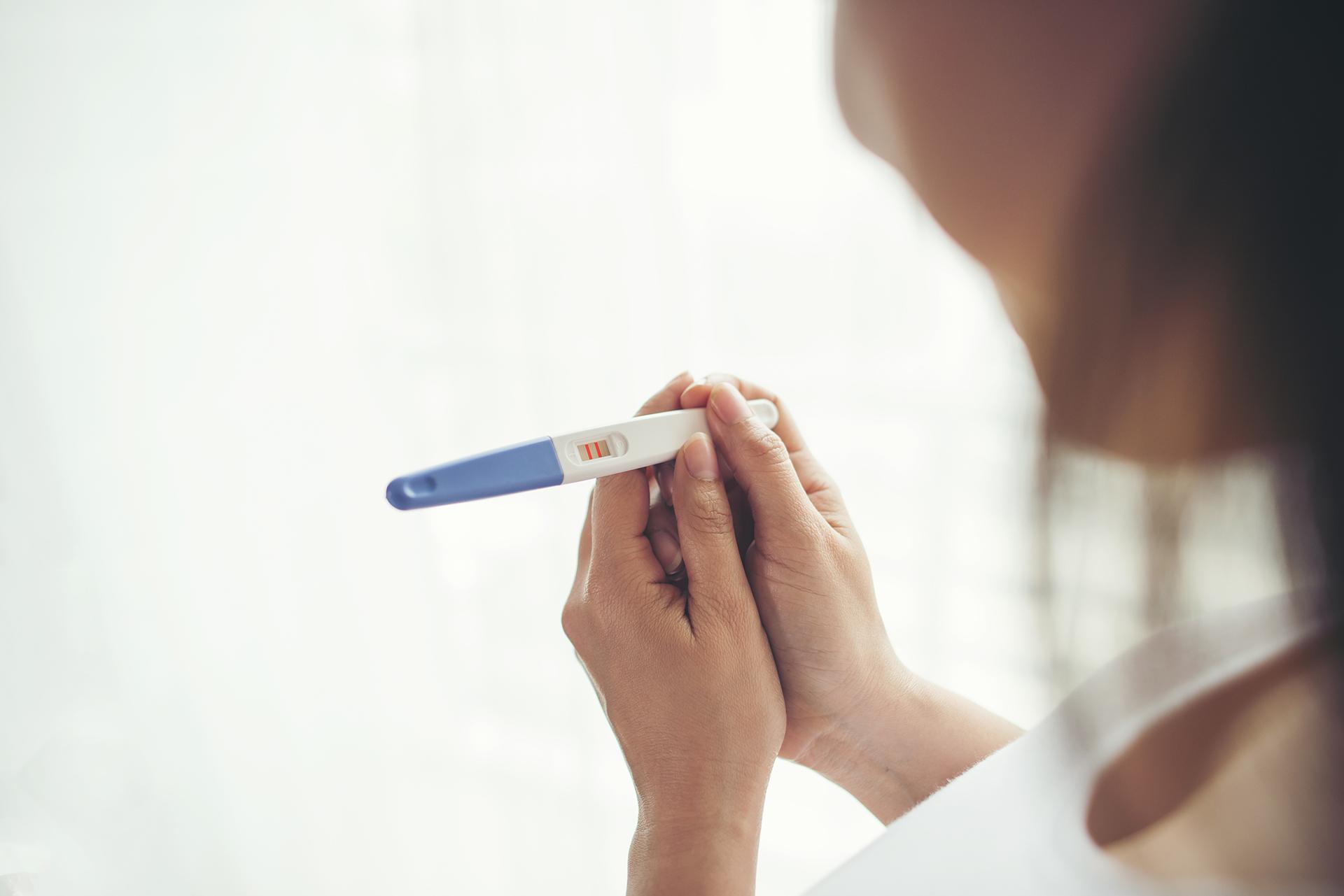 नियमित कालावधीसह PCOS: तुम्ही गर्भवती होऊ शकता का? आपल्याला माहित असणे आवश्यक आहे