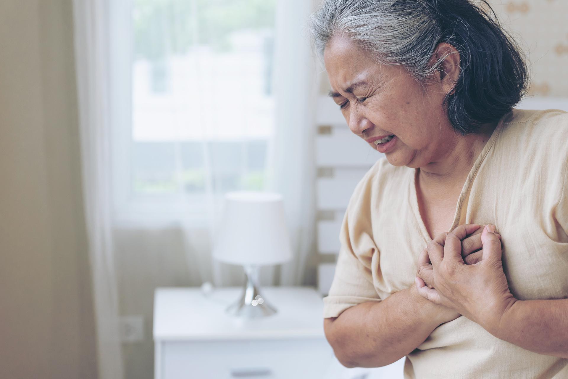 What Are the Causes and Symptoms of a Heart Attack? How to Take Precautions?