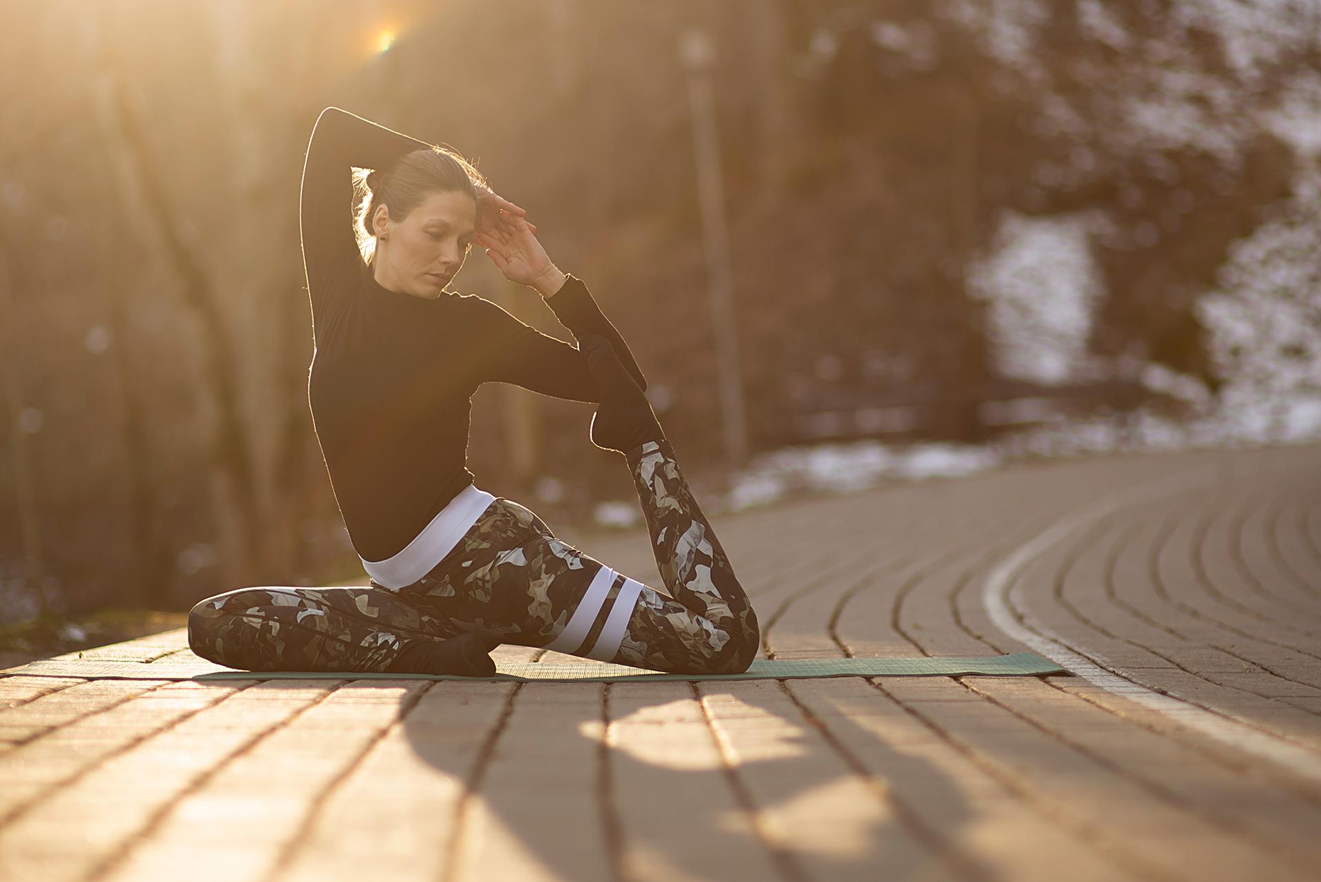 शीर्ष 6 कारण जिनकी वजह से आपको सर्दी के मौसम में योगाभ्यास की आवश्यकता है