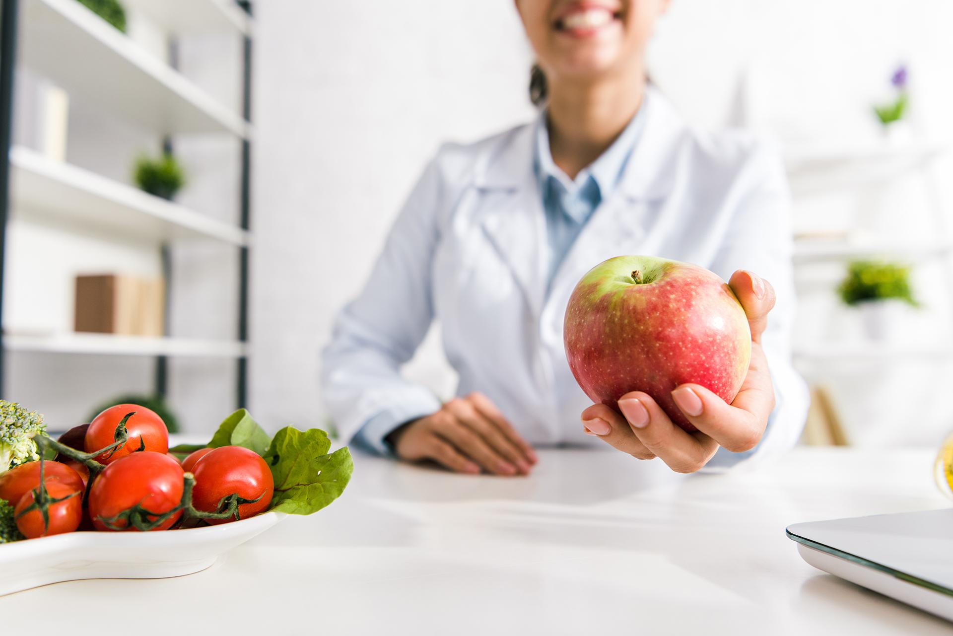 5 Important Roles a Nutritionist Plays in Your Daily Life
