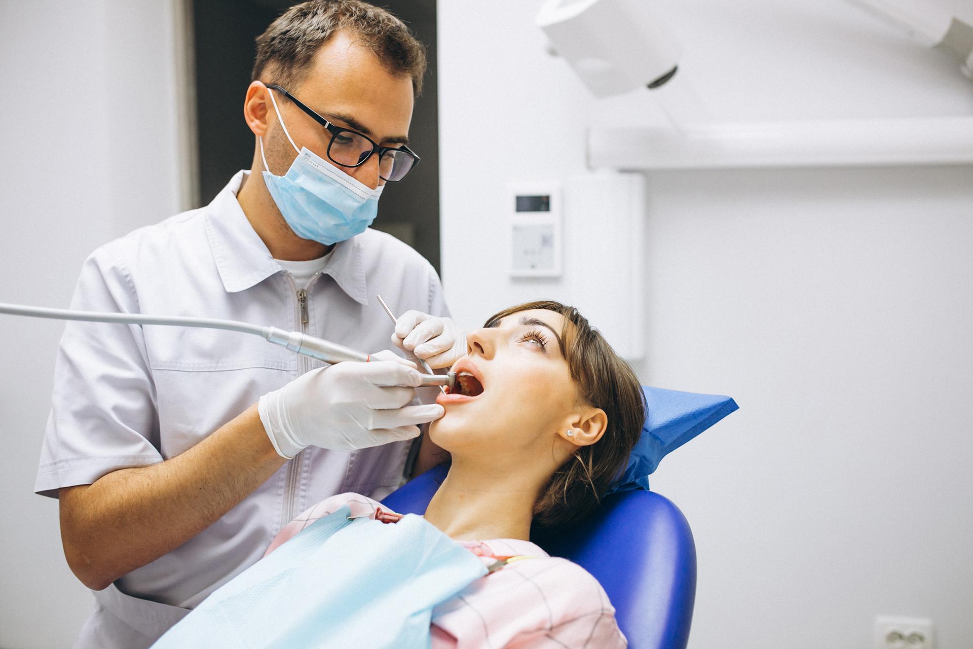 दंत चिकित्सा बीमा: यहां 4 बातें हैं जो आपको जानना आवश्यक हैं!