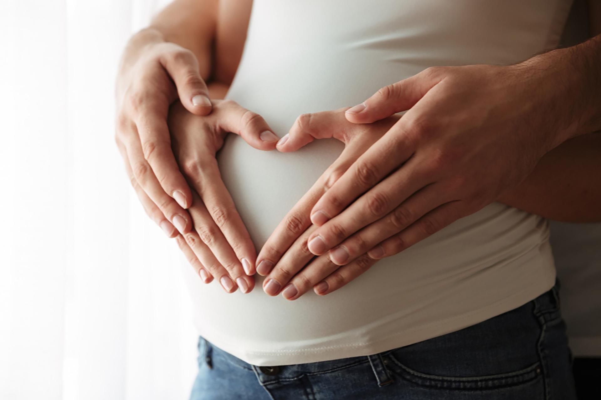 येथे आहेत 10+ गर्भधारणेची प्रारंभिक लक्षणे तुम्ही लक्षात ठेवावी!