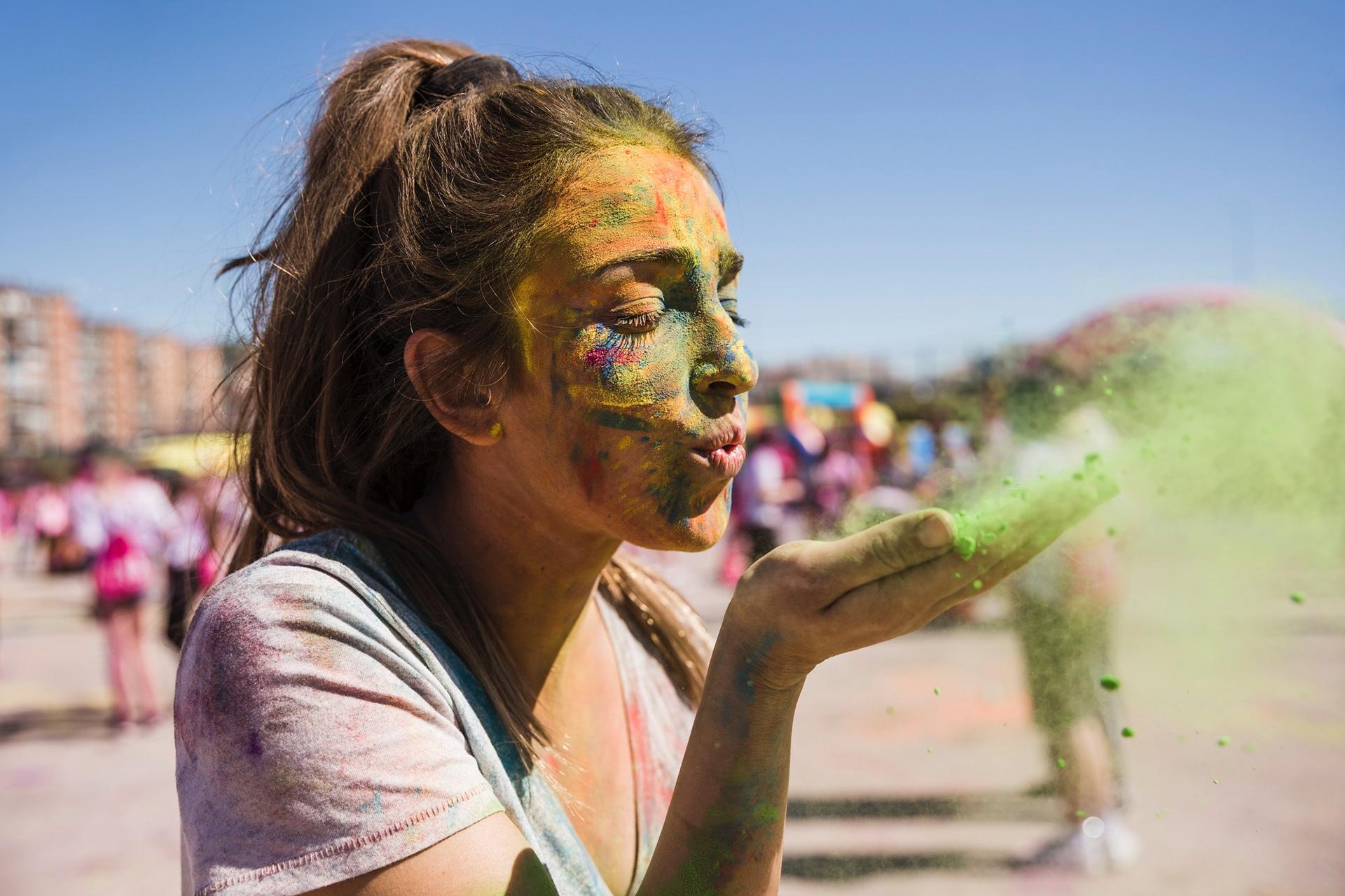 Excited for Holi? Here are Effective Holi Tips for Eyes, Skin and Hair