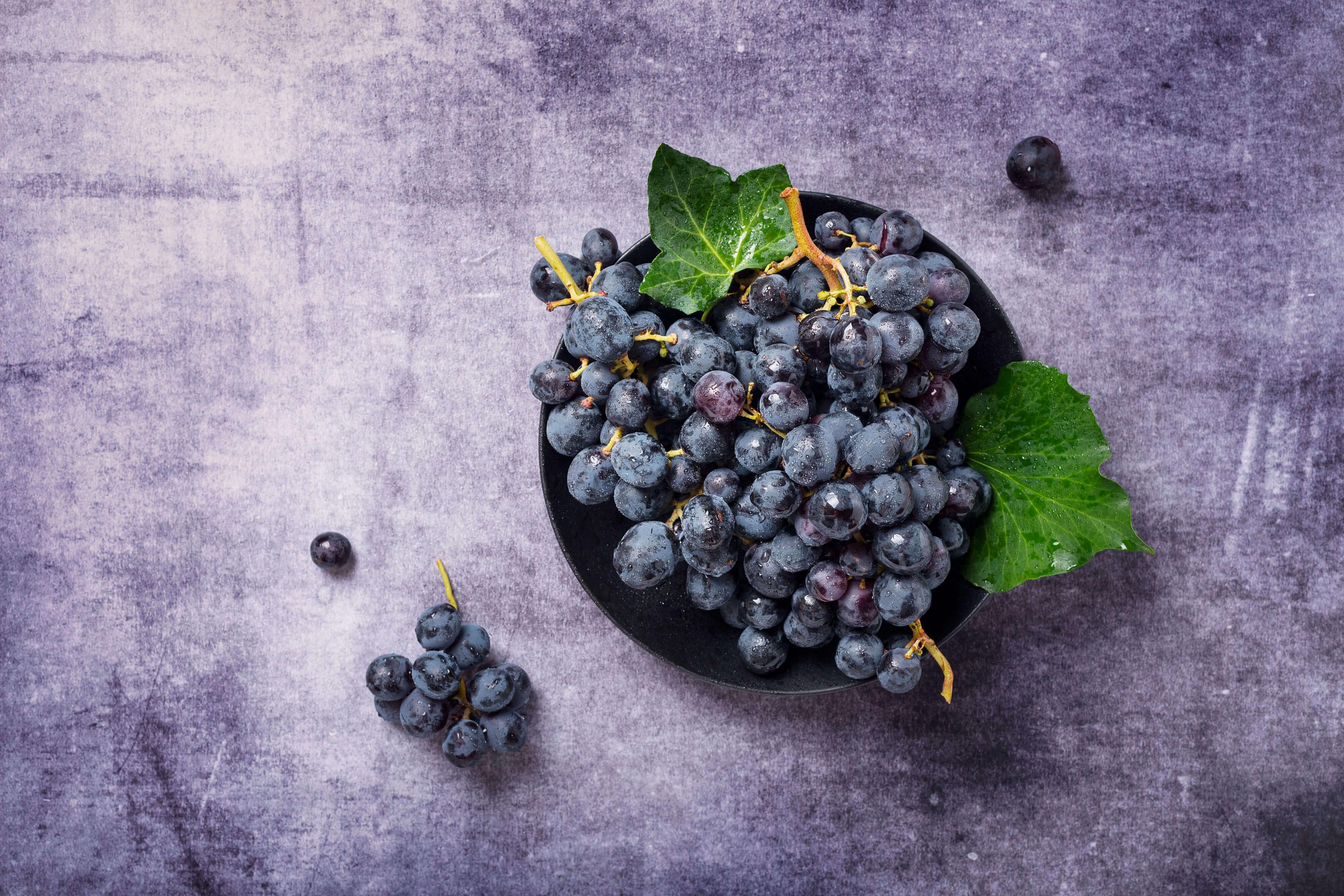 7 Amazing Black Grapes Benefits: Tips to Add in Daily Diet