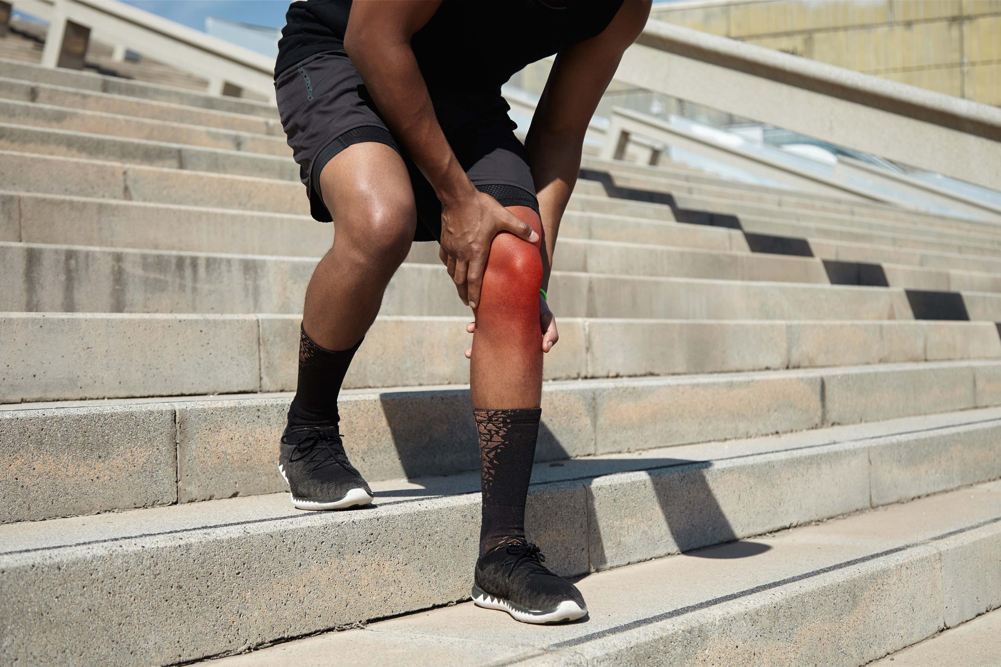 घुटने के दर्द के लिए योग: 5 महत्वपूर्ण आसन और लाभ
